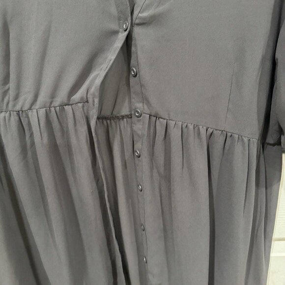 Women’s Torrid Gray Blouse Top Size 1 Button Up - Picture 2 of 7